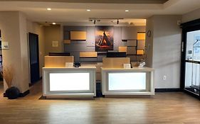 Holiday Inn Express Miami Ok 3*